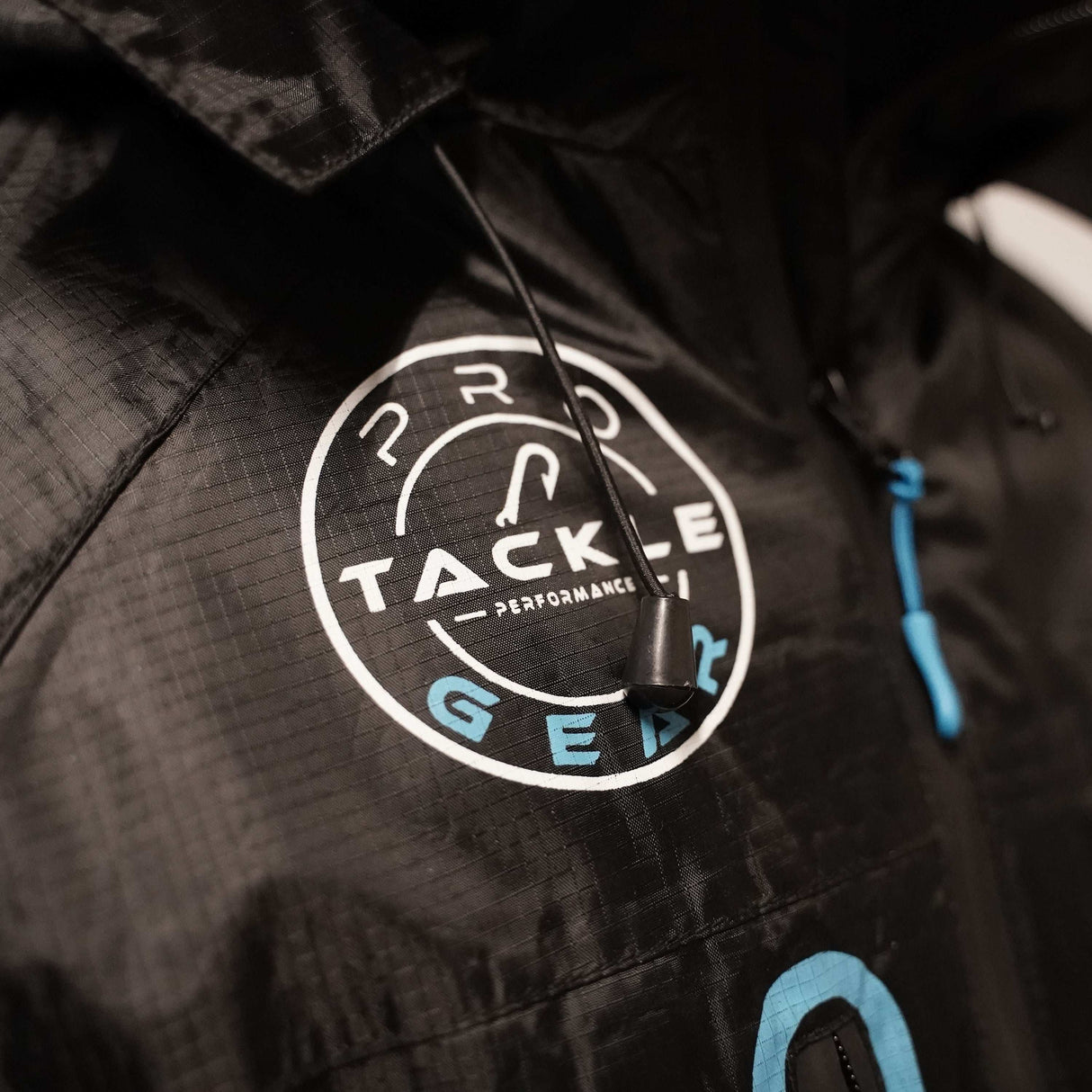 Pro Tackle Performance Thermoanzug – 2-teilig & Wasserdicht