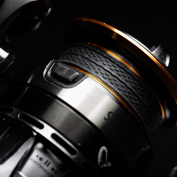 SAVAGE GEAR SG8 2500 FD inkl. Aluminium Spare Spool