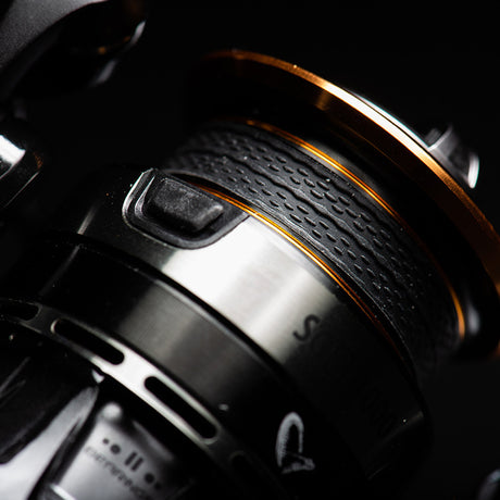 SAVAGE GEAR SG8 2500 FD inkl. Aluminium Spare Spool